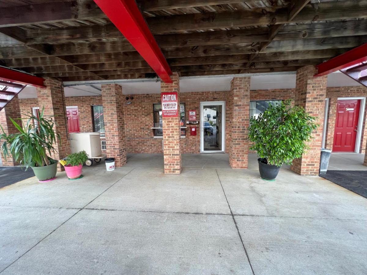 Americas Inn Bardstown Exterior photo