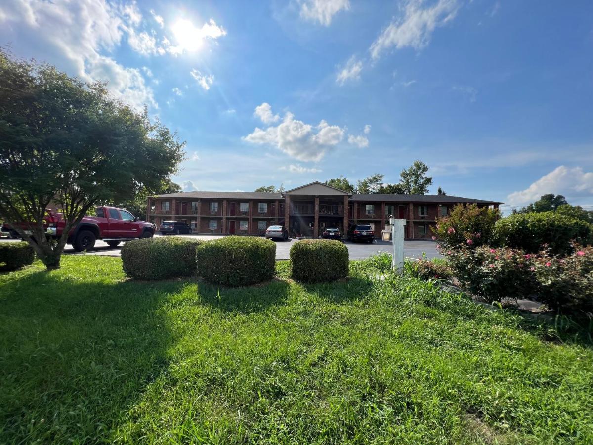 Americas Inn Bardstown Exterior photo