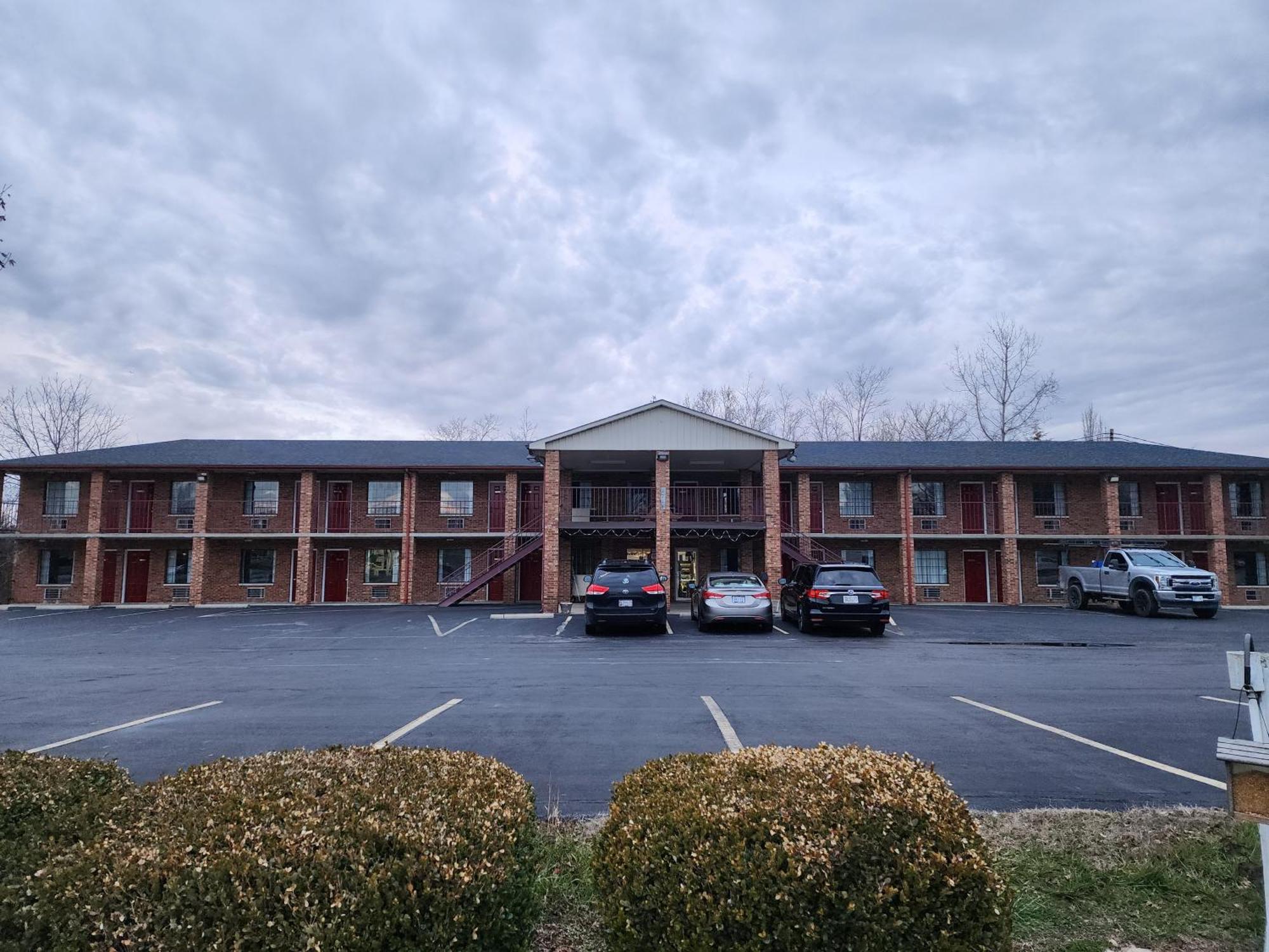 Americas Inn Bardstown Exterior photo